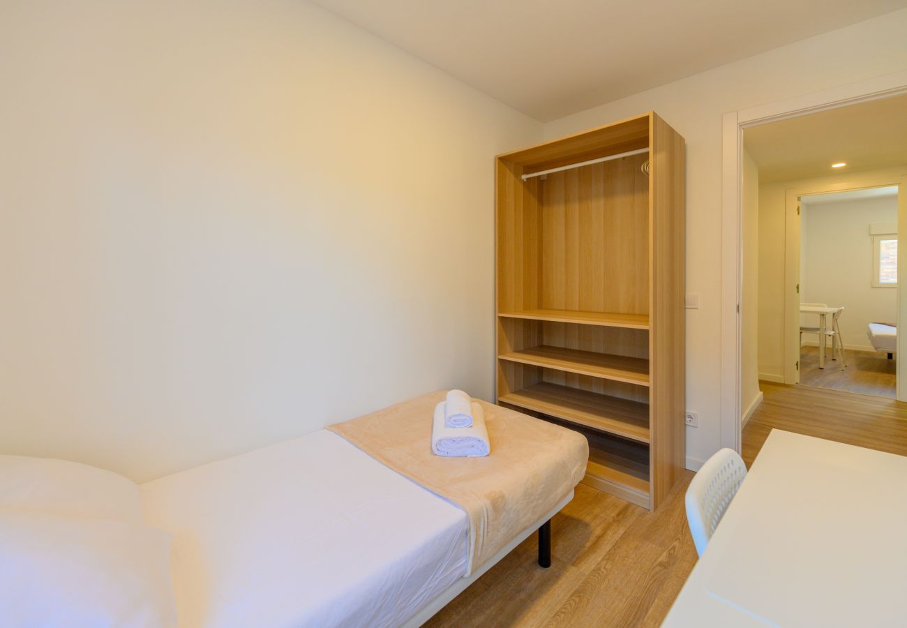 Rent by room in Madrid - Acogedora habitación cerca al Polideportivo Los Cantos en Alcorcón SAP35D