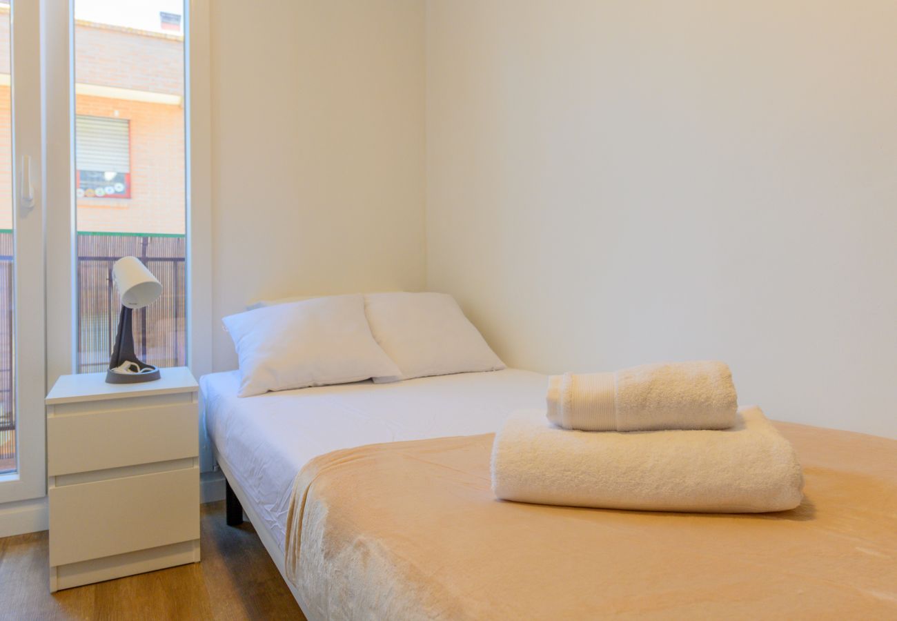 Rent by room in Madrid - Acogedora habitación cerca al Polideportivo Los Cantos en Alcorcón SAP35D