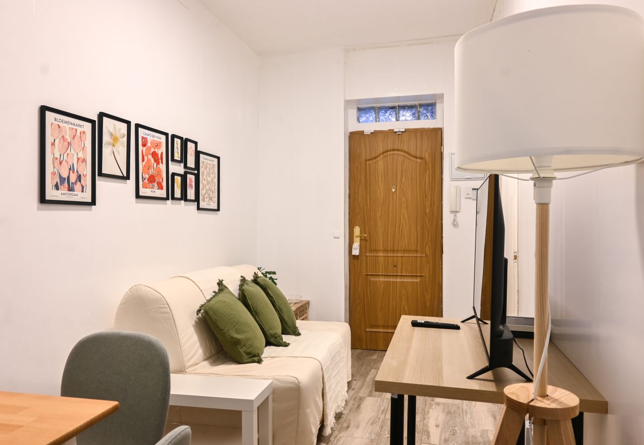 Apartment in Madrid - Cozy two-bedroom apartment on Av. Albufera