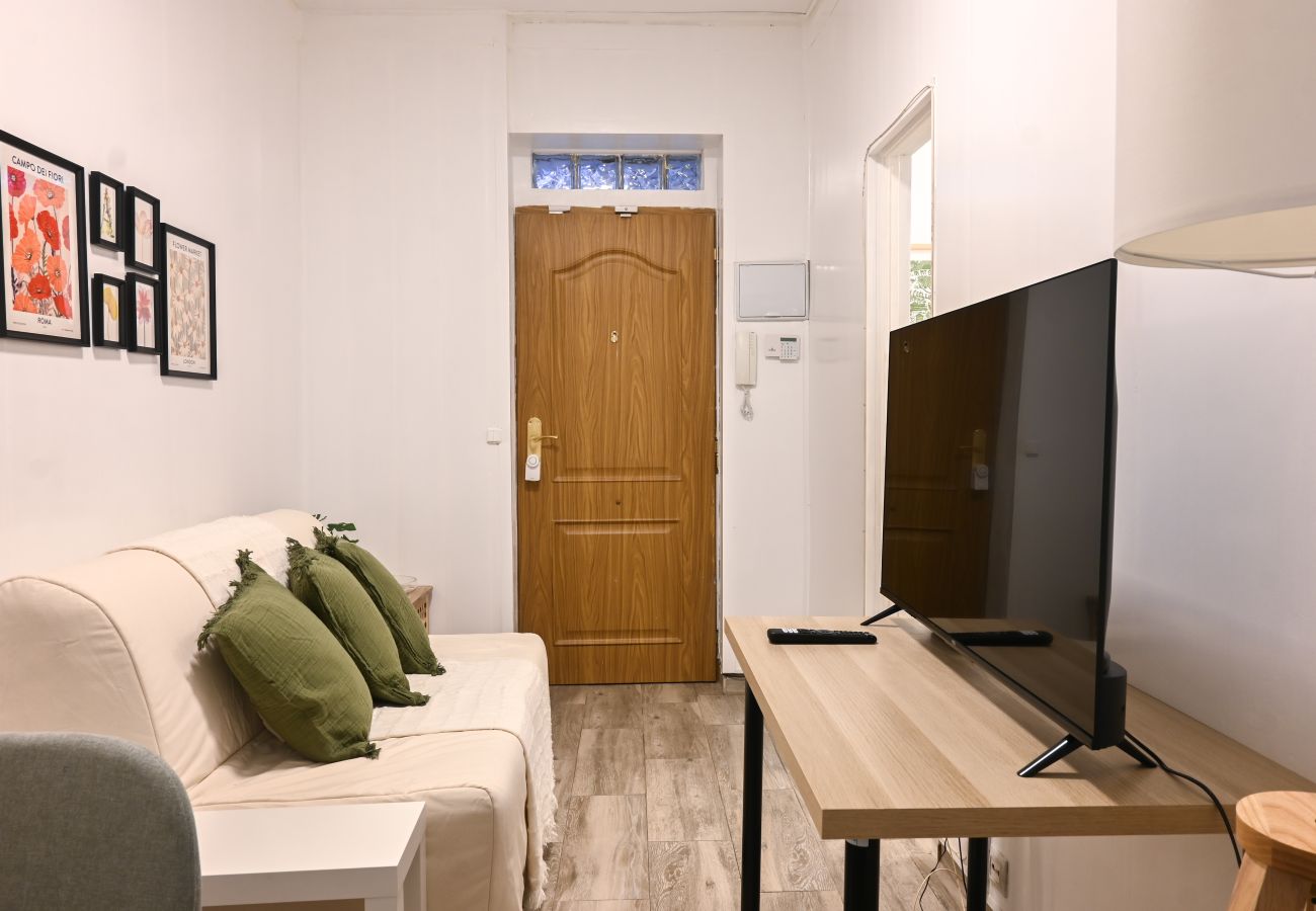 Apartment in Madrid - Cozy two-bedroom apartment on Av. Albufera