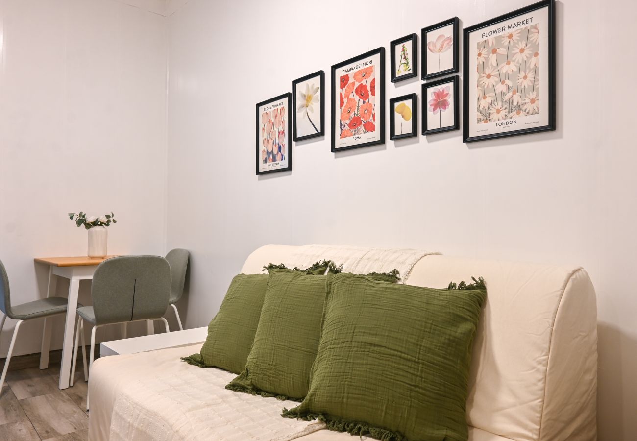 Apartment in Madrid - Cozy two-bedroom apartment on Av. Albufera