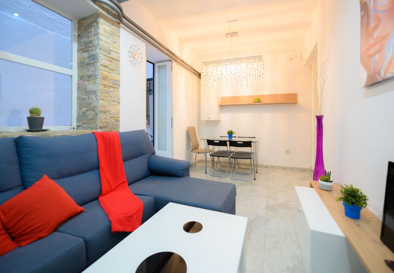 Apartment in Madrid - Charming Apartment with Private Patio in the Heart of Madrid, In Front of Retiro Park MPE51