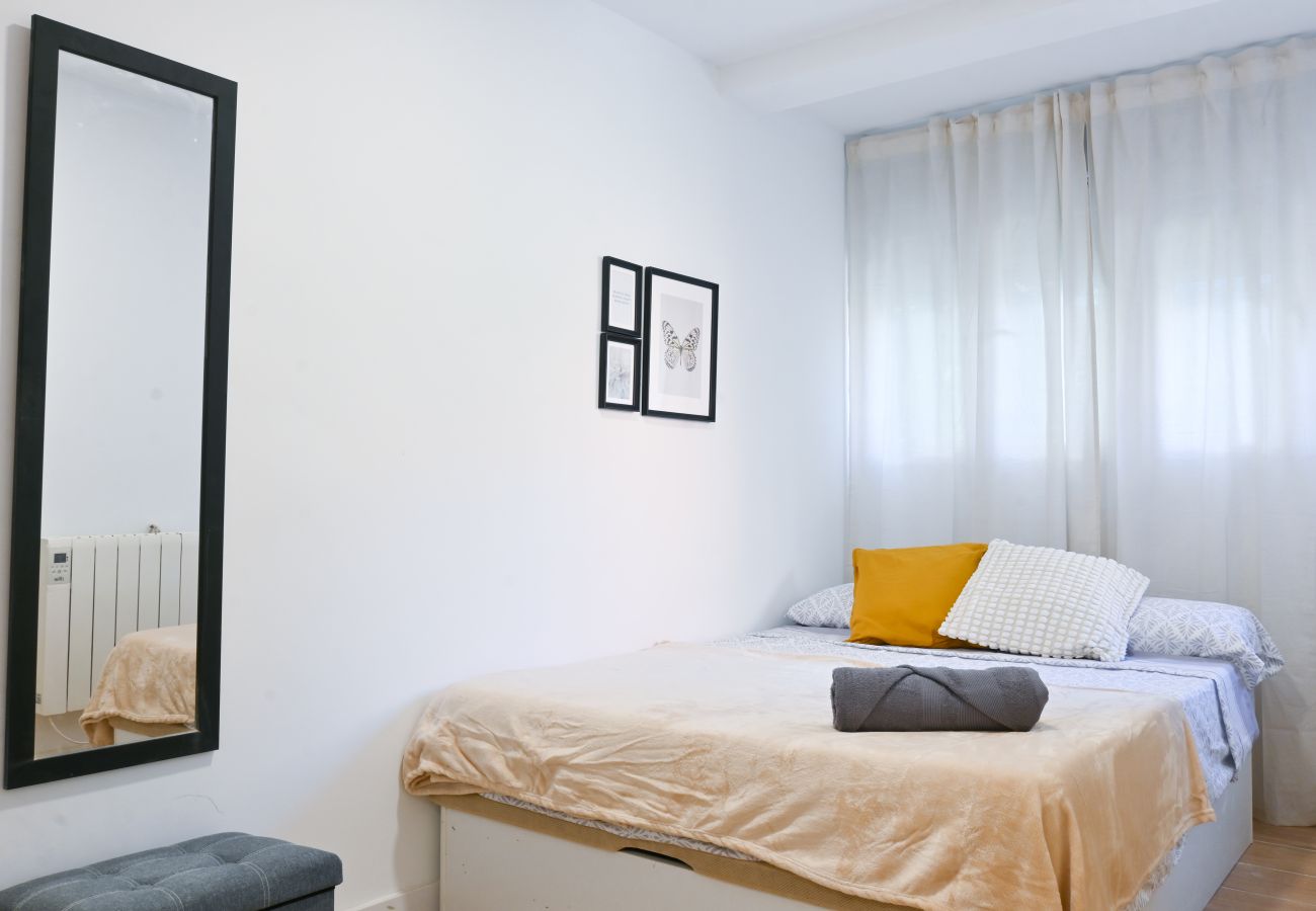 Apartment in Madrid - Cozy three-bedroom apartment with balcony in Villaverde