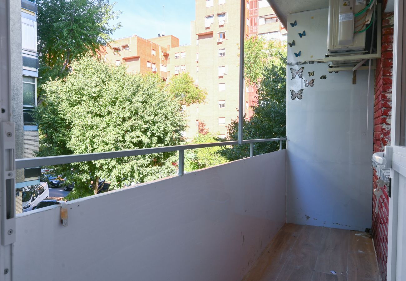 Apartment in Madrid - Cozy three-bedroom apartment with balcony in Villaverde