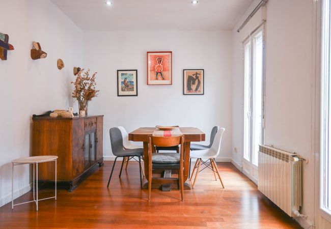  in Madrid - Elegant Apartment with Balconies in the Heart of the Salamanca District