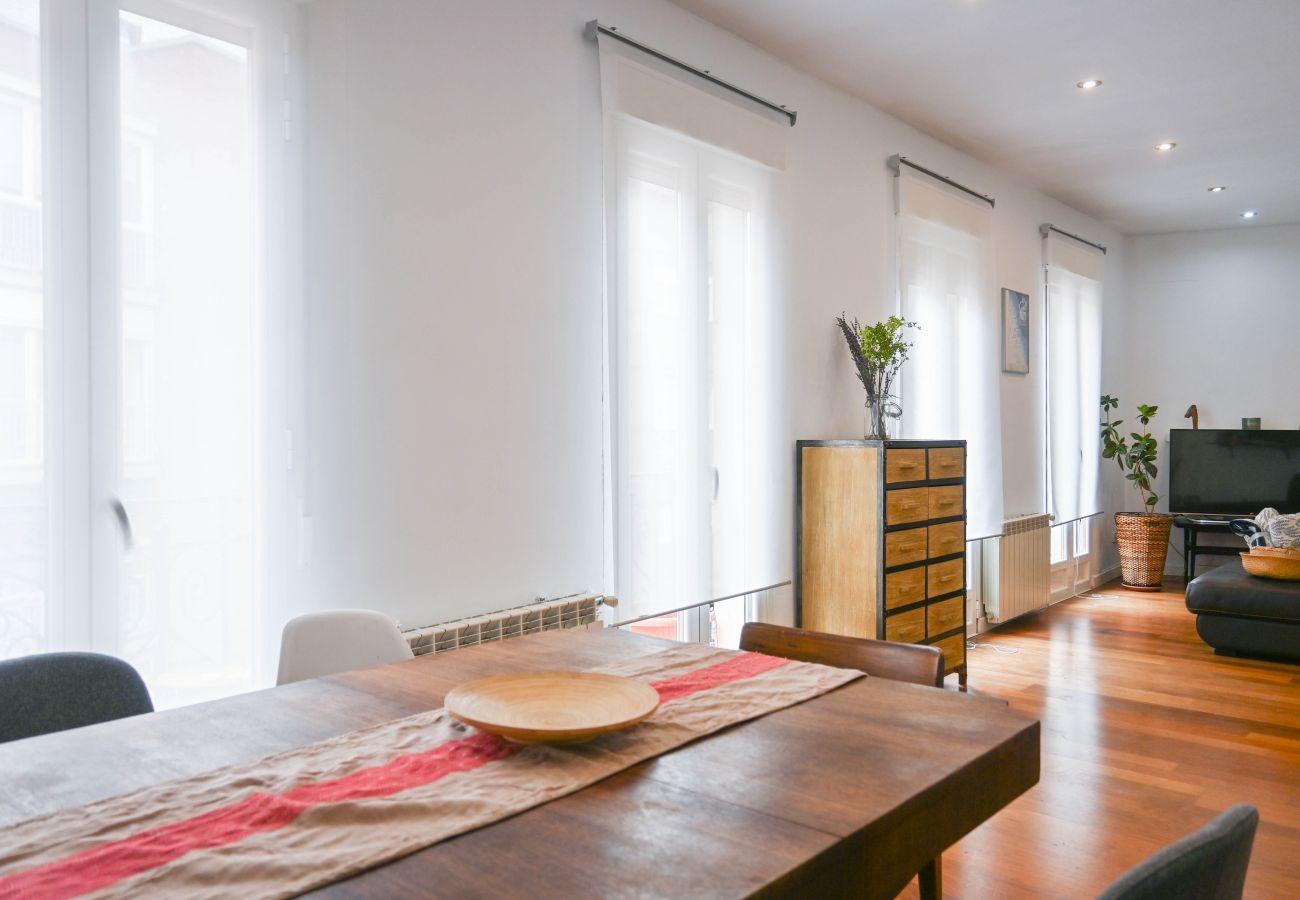 Apartment in Madrid - Elegant Apartment with Balconies in the Heart of the Salamanca District