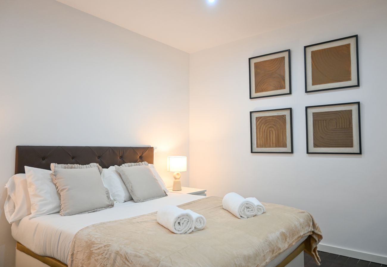 Apartment in Madrid - M (SEN169) Spacious Apartment with Balcony on Calle Santa Engracia, Chamberí