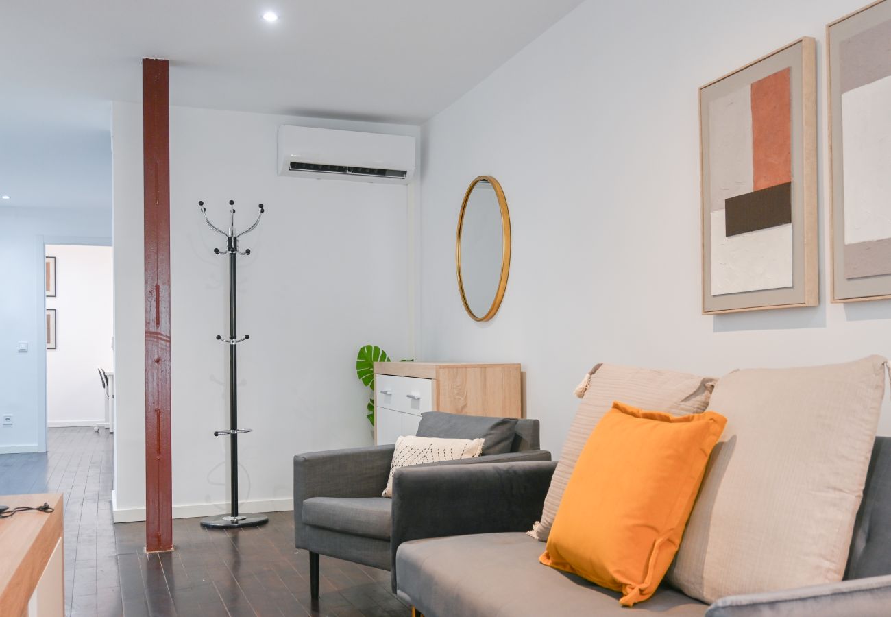 Apartment in Madrid - M (SEN169) Spacious Apartment with Balcony on Calle Santa Engracia, Chamberí