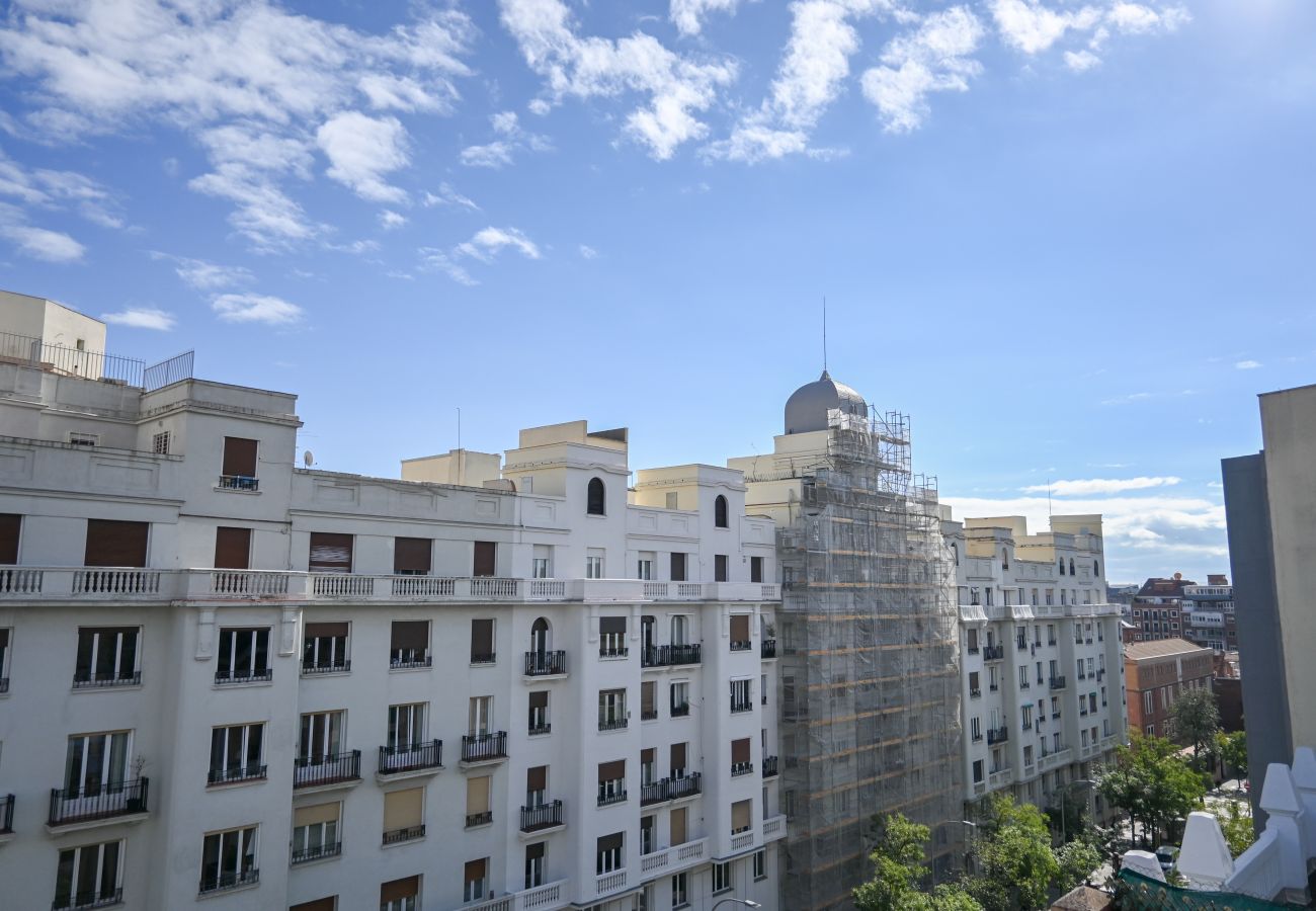 Apartment in Madrid - M (SEN169) Spacious Apartment with Balcony on Calle Santa Engracia, Chamberí