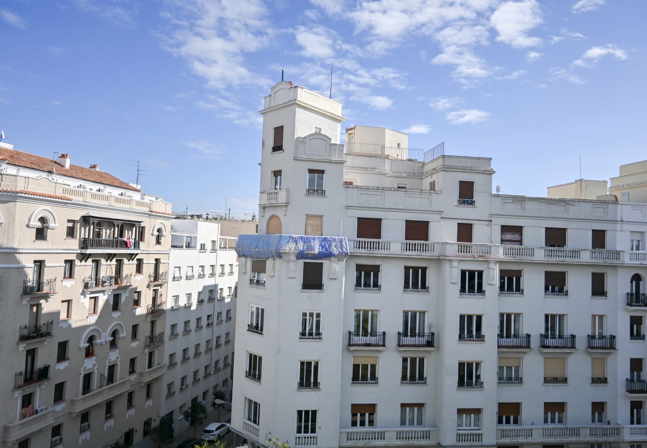 Apartment in Madrid - M (SEN169) Spacious Apartment with Balcony on Calle Santa Engracia, Chamberí