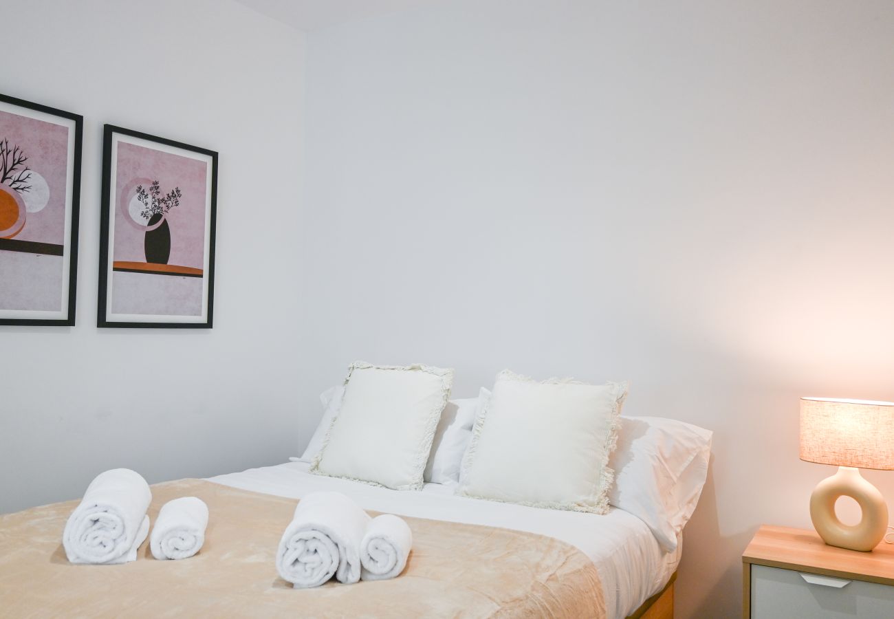 Apartment in Madrid - M (SEN169) Spacious Apartment with Balcony on Calle Santa Engracia, Chamberí