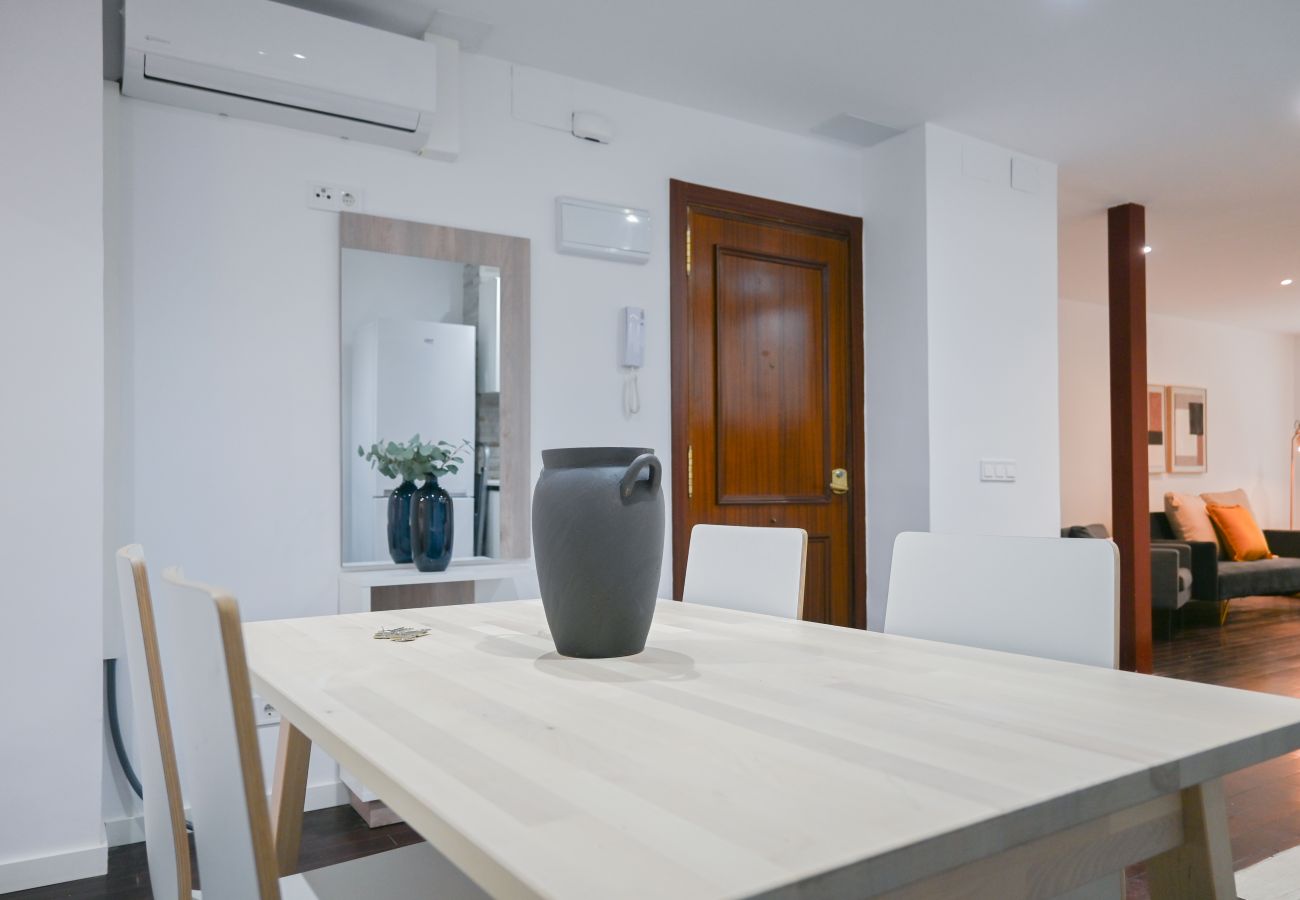 Apartment in Madrid - M (SEN169) Spacious Apartment with Balcony on Calle Santa Engracia, Chamberí