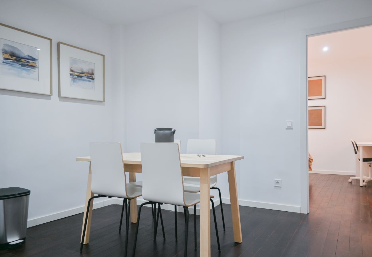 Apartment in Madrid - M (SEN169) Spacious Apartment with Balcony on Calle Santa Engracia, Chamberí