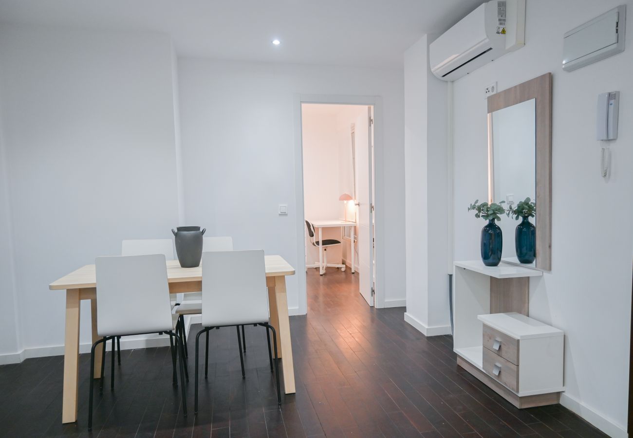 Apartment in Madrid - M (SEN169) Spacious Apartment with Balcony on Calle Santa Engracia, Chamberí