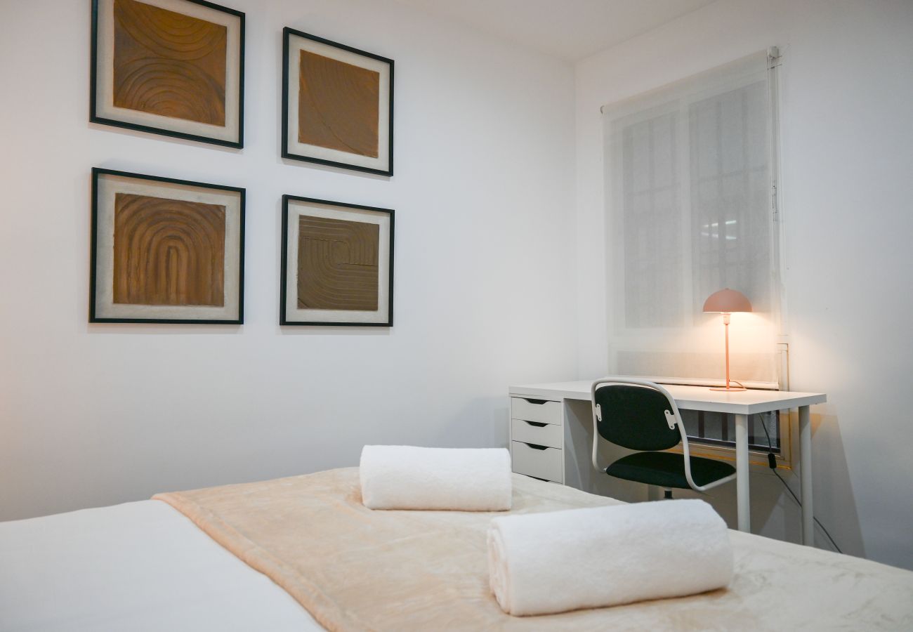 Apartment in Madrid - M (SEN169) Spacious Apartment with Balcony on Calle Santa Engracia, Chamberí