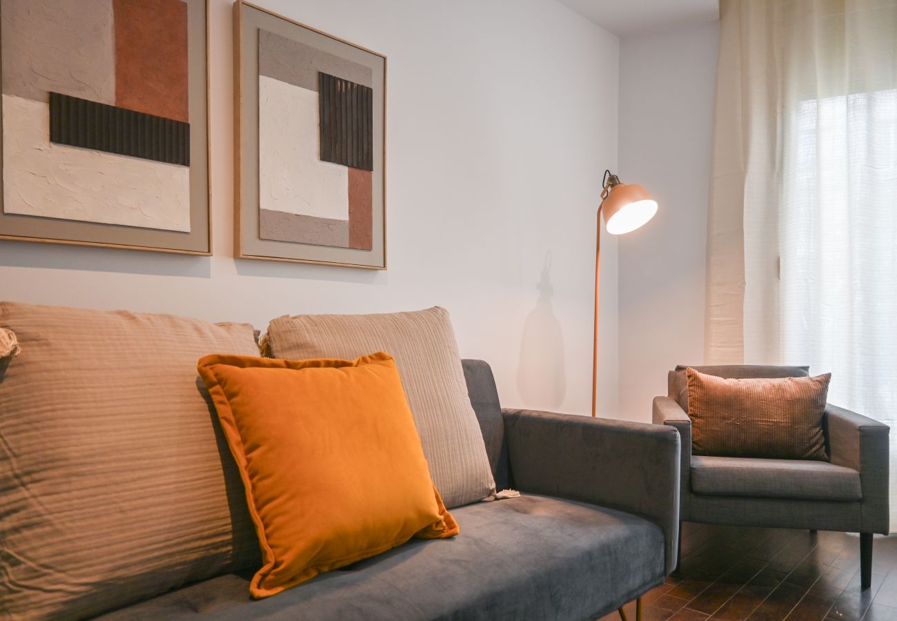 Apartment in Madrid - M (SEN169) Spacious Apartment with Balcony on Calle Santa Engracia, Chamberí