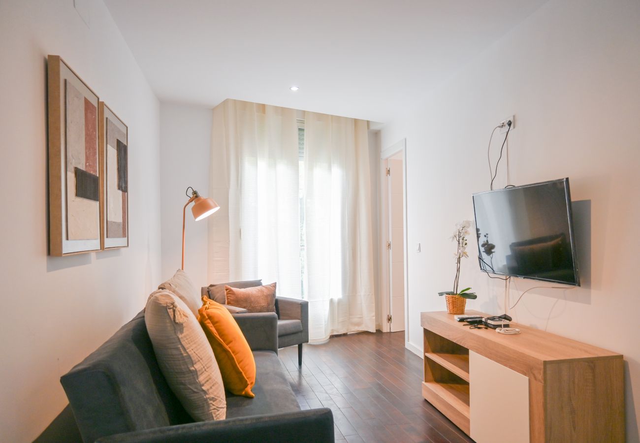 Apartment in Madrid - M (SEN169) Spacious Apartment with Balcony on Calle Santa Engracia, Chamberí