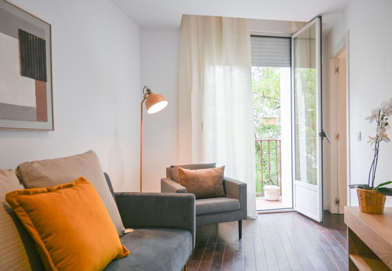 Apartment in Madrid - M (SEN169) Spacious Apartment with Balcony on Calle Santa Engracia, Chamberí