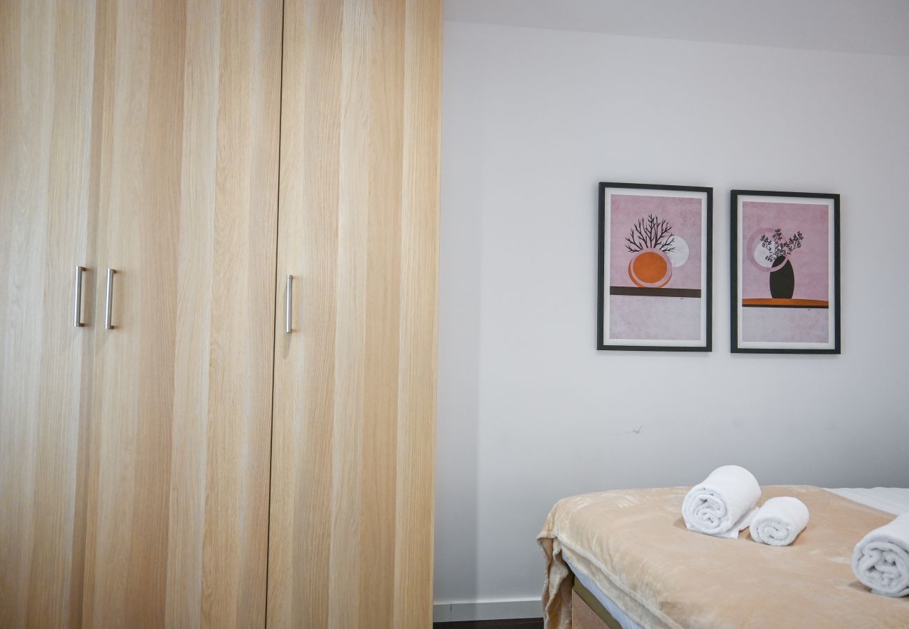 Apartment in Madrid - M (SEN169) Spacious Apartment with Balcony on Calle Santa Engracia, Chamberí