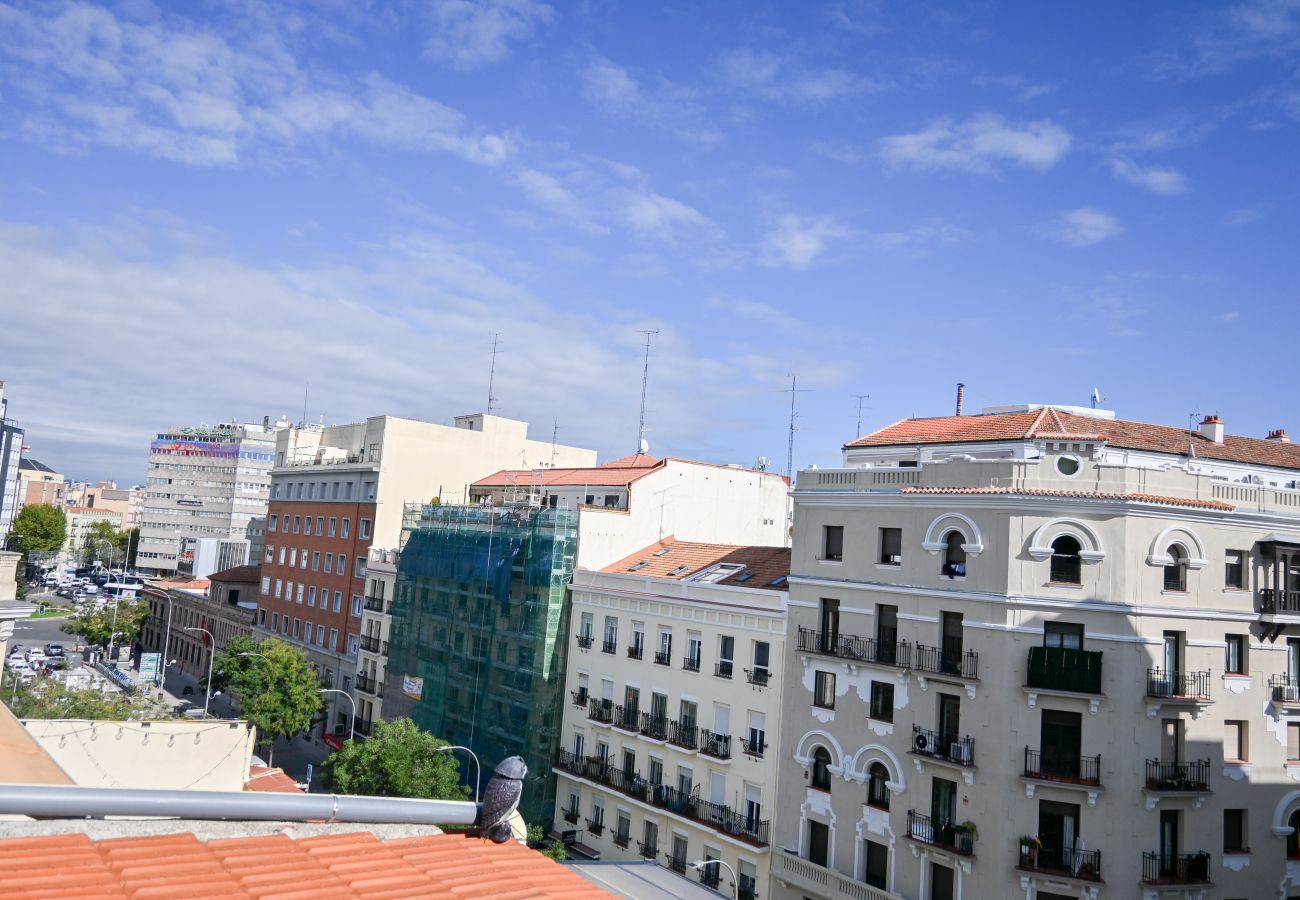 Apartment in Madrid - M (SEN169) Spacious Apartment with Balcony on Calle Santa Engracia, Chamberí