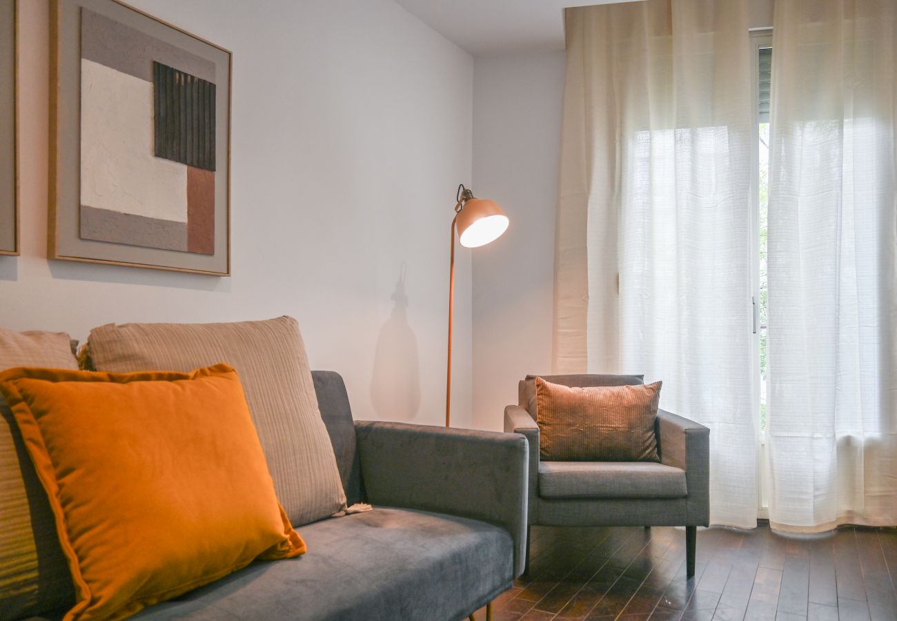 Apartment in Madrid - M (SEN169) Spacious Apartment with Balcony on Calle Santa Engracia, Chamberí