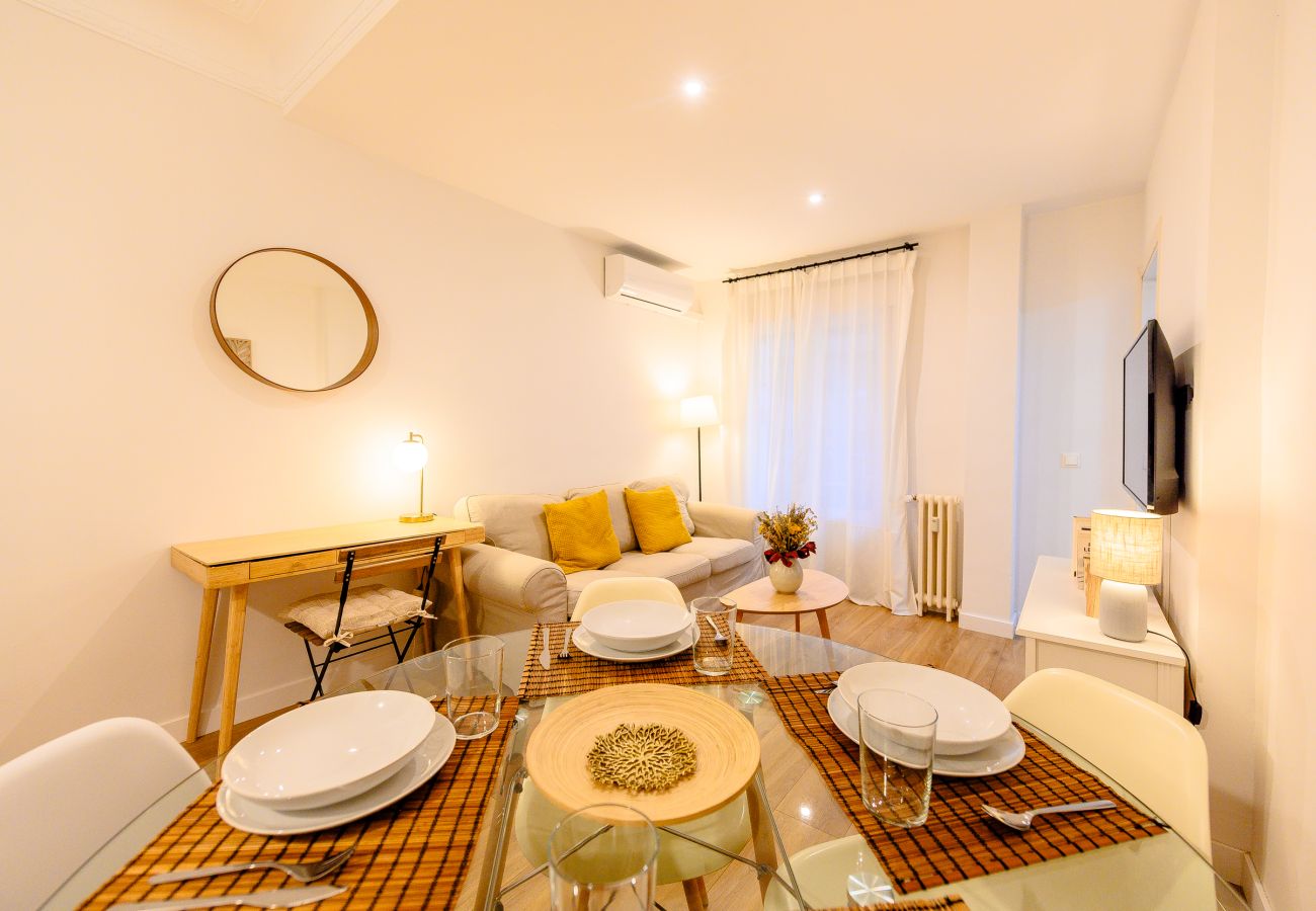 Apartment in Madrid - Bright Apartment with Balcony in the Heart of Moncloa