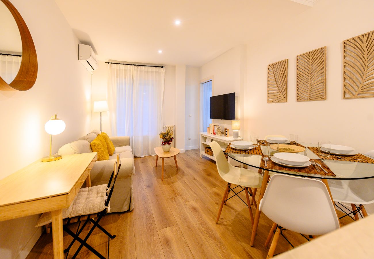 Apartment in Madrid - Bright Apartment with Balcony in the Heart of Moncloa