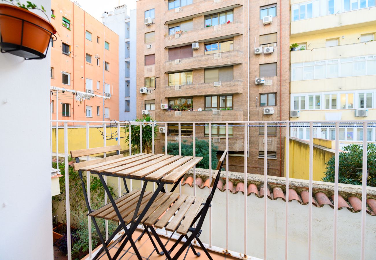 Apartment in Madrid - Bright Apartment with Balcony in the Heart of Moncloa