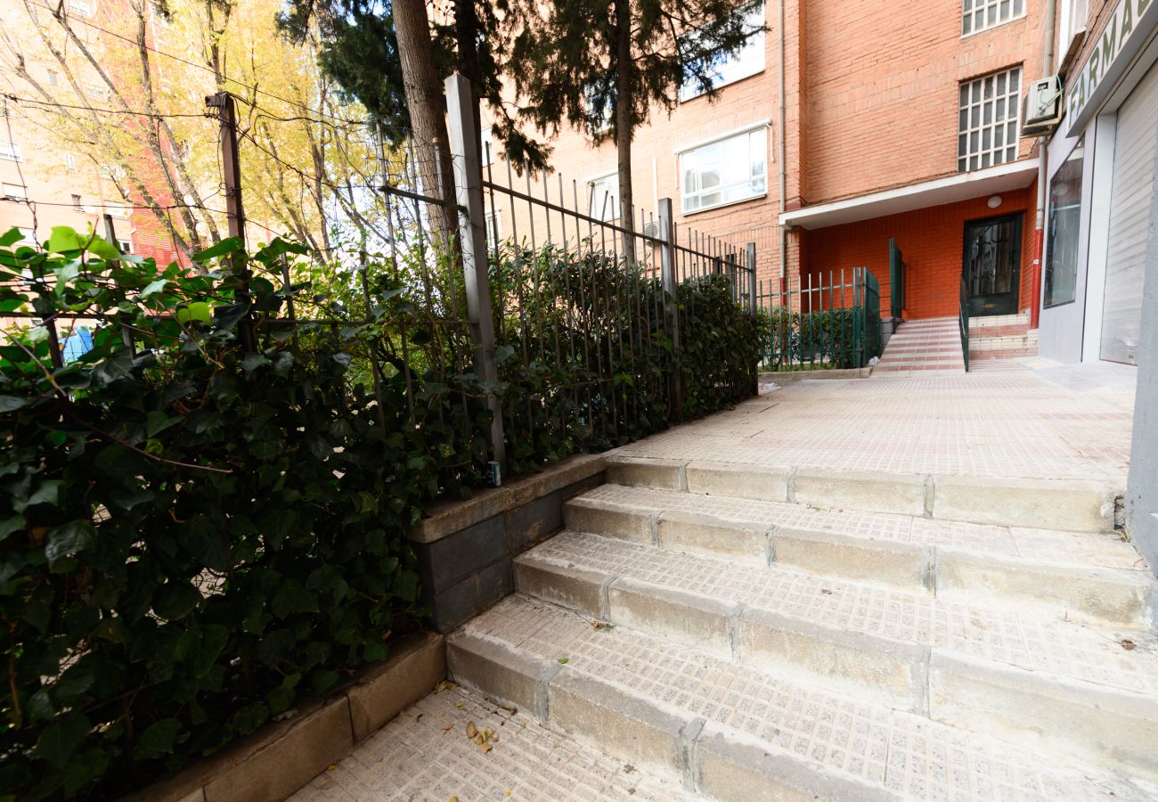 Apartment in Madrid - Cozy Apartment in the Heart of Vallecas: Ideal for Temporary Stays