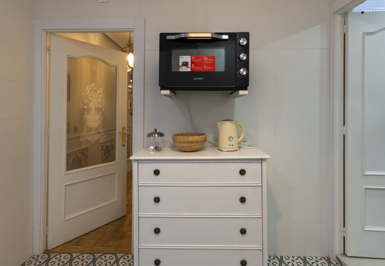 Apartment in Madrid - Cosy flat with balconies in the centre of Madrid, a few steps from the Plaza Mayor. 