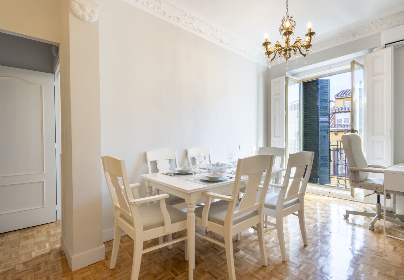 Apartment in Madrid - Cosy flat with balconies in the centre of Madrid, a few steps from the Plaza Mayor. 