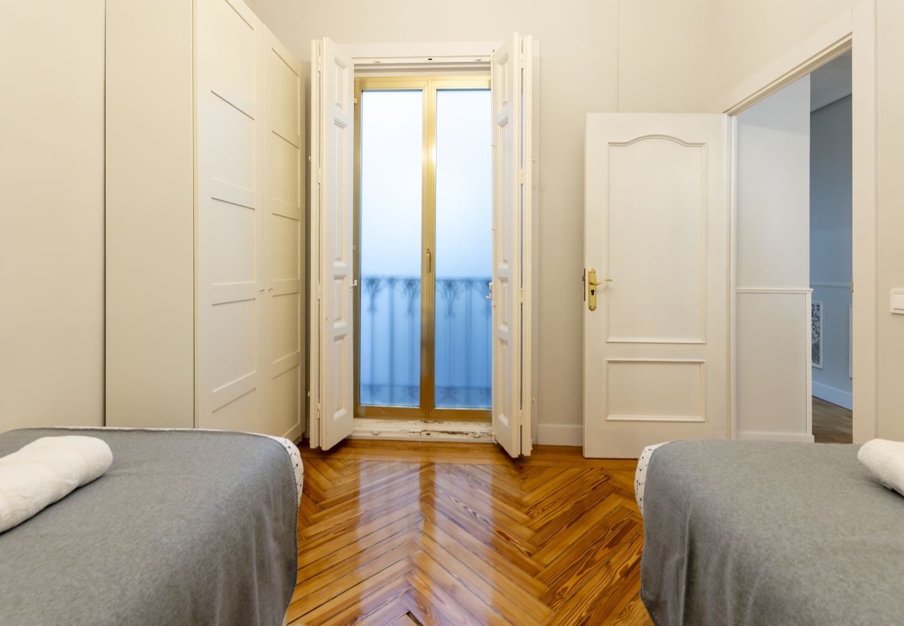 Apartment in Madrid - Cosy flat with balconies in the centre of Madrid, a few steps from the Plaza Mayor. 