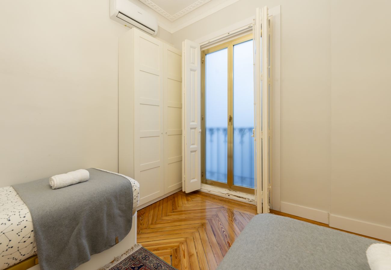 Apartment in Madrid - Cosy flat with balconies in the centre of Madrid, a few steps from the Plaza Mayor. 