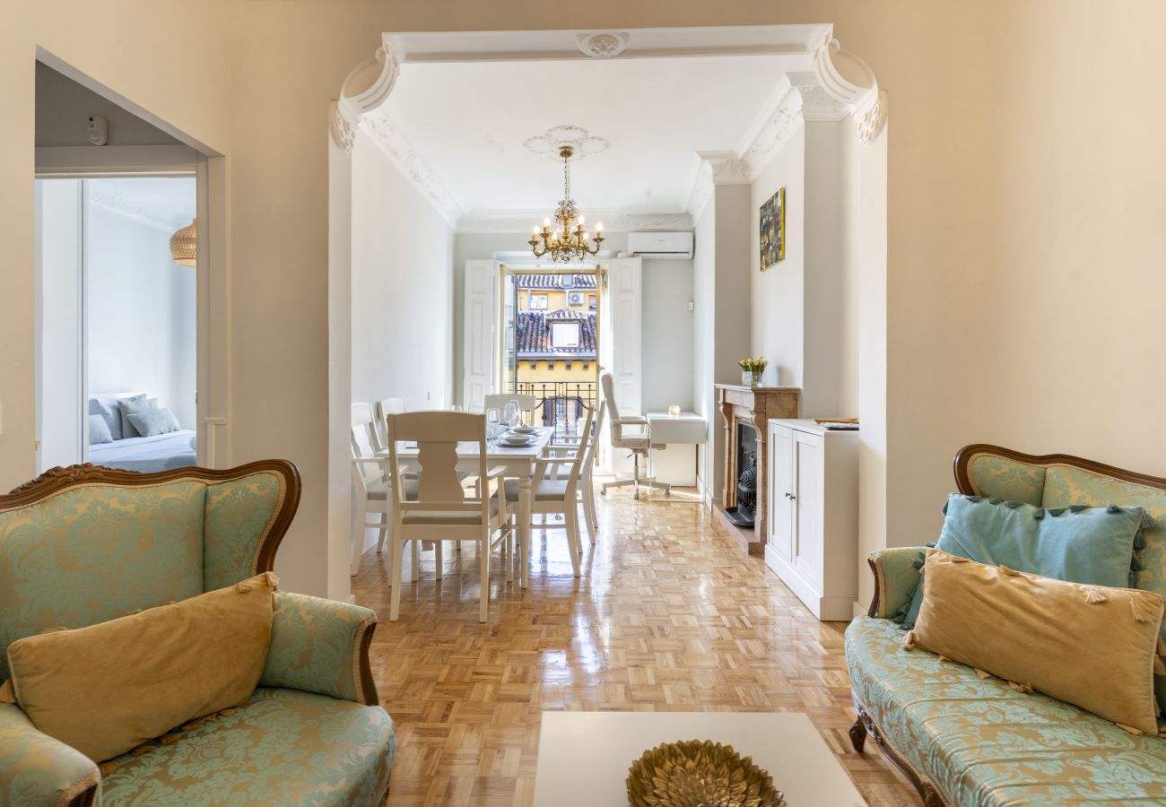 Apartment in Madrid - Cosy flat with balconies in the centre of Madrid, a few steps from the Plaza Mayor. 