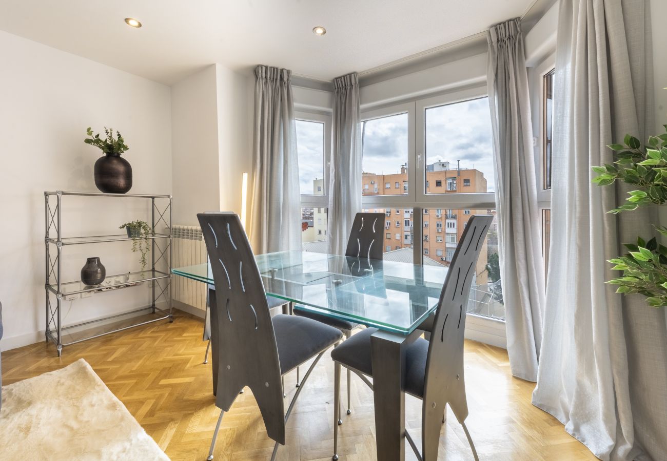 Apartment in Madrid - Spacious 3-bedroom, 2-bathroom flat in Residential Complex with Swimming Pool, Paddle Tennis and Parking_ Madrid 