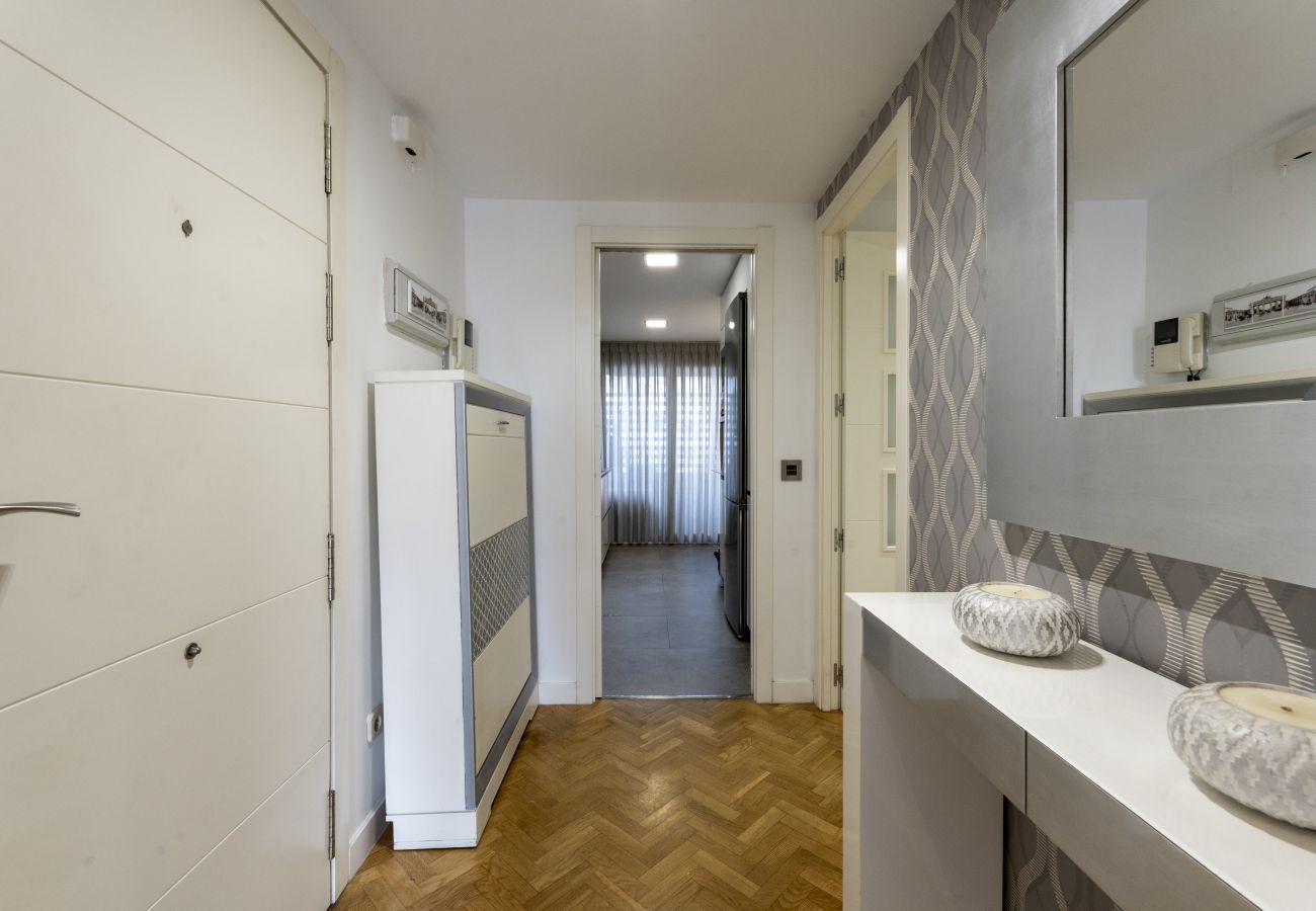 Apartment in Madrid - Spacious 3-bedroom, 2-bathroom flat in Residential Complex with Swimming Pool, Paddle Tennis and Parking_ Madrid 