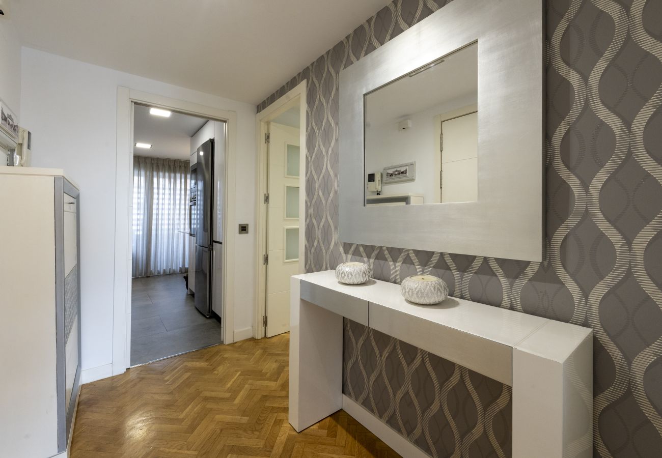 Apartment in Madrid - Spacious 3-bedroom, 2-bathroom flat in Residential Complex with Swimming Pool, Paddle Tennis and Parking_ Madrid 