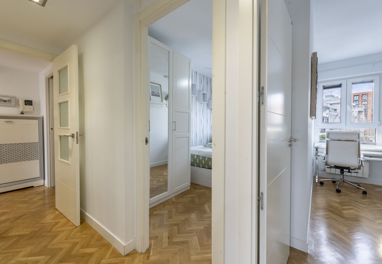 Apartment in Madrid - Spacious 3-bedroom, 2-bathroom flat in Residential Complex with Swimming Pool, Paddle Tennis and Parking_ Madrid 