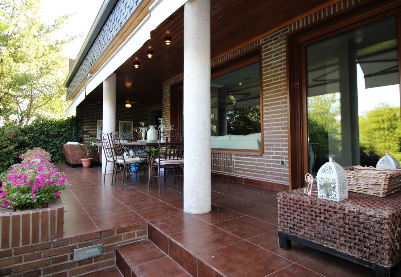 Villa in Las Rozas - Magnífico chalet pareado en venta