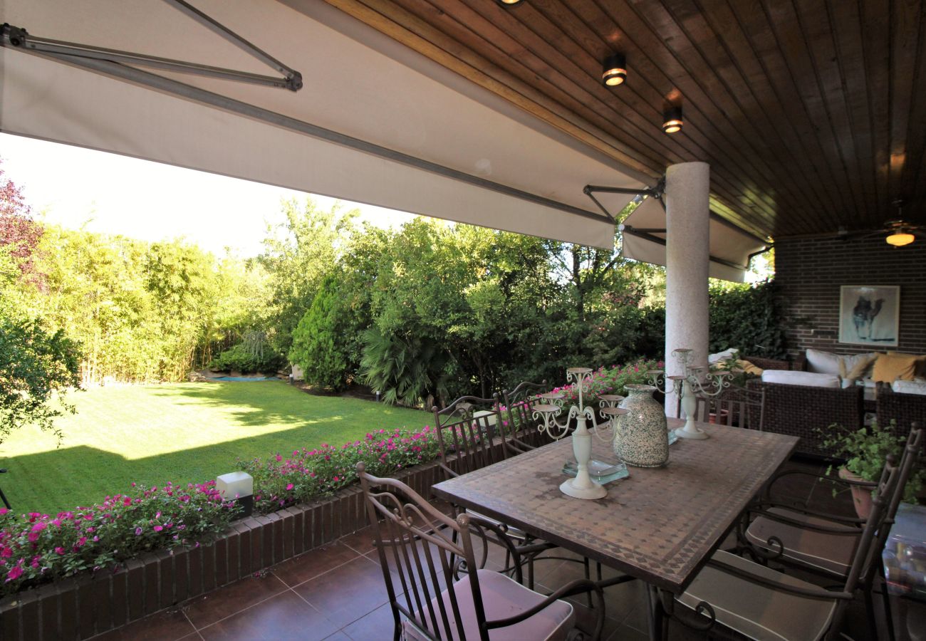 Villa in Las Rozas - Magnífico chalet pareado en venta