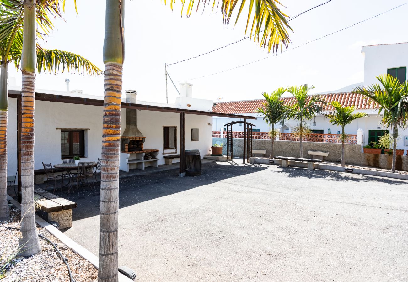 Maison à Güimar - Maison rustique avec terrasse et barbecue par Lightbooking