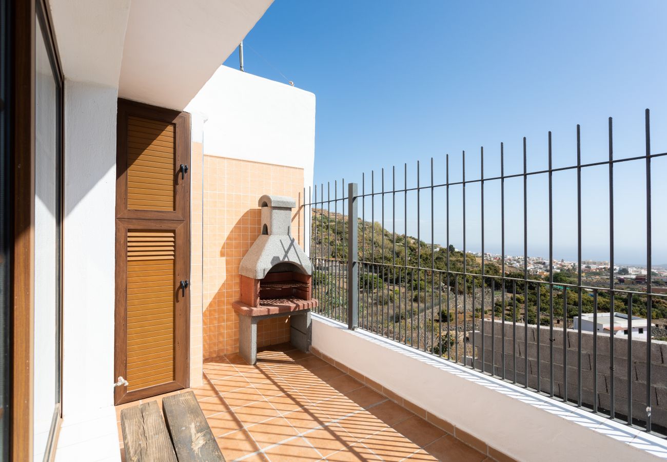 Maison à Güimar - Terrasse de la maison familiale et barbecue par Lightbooking