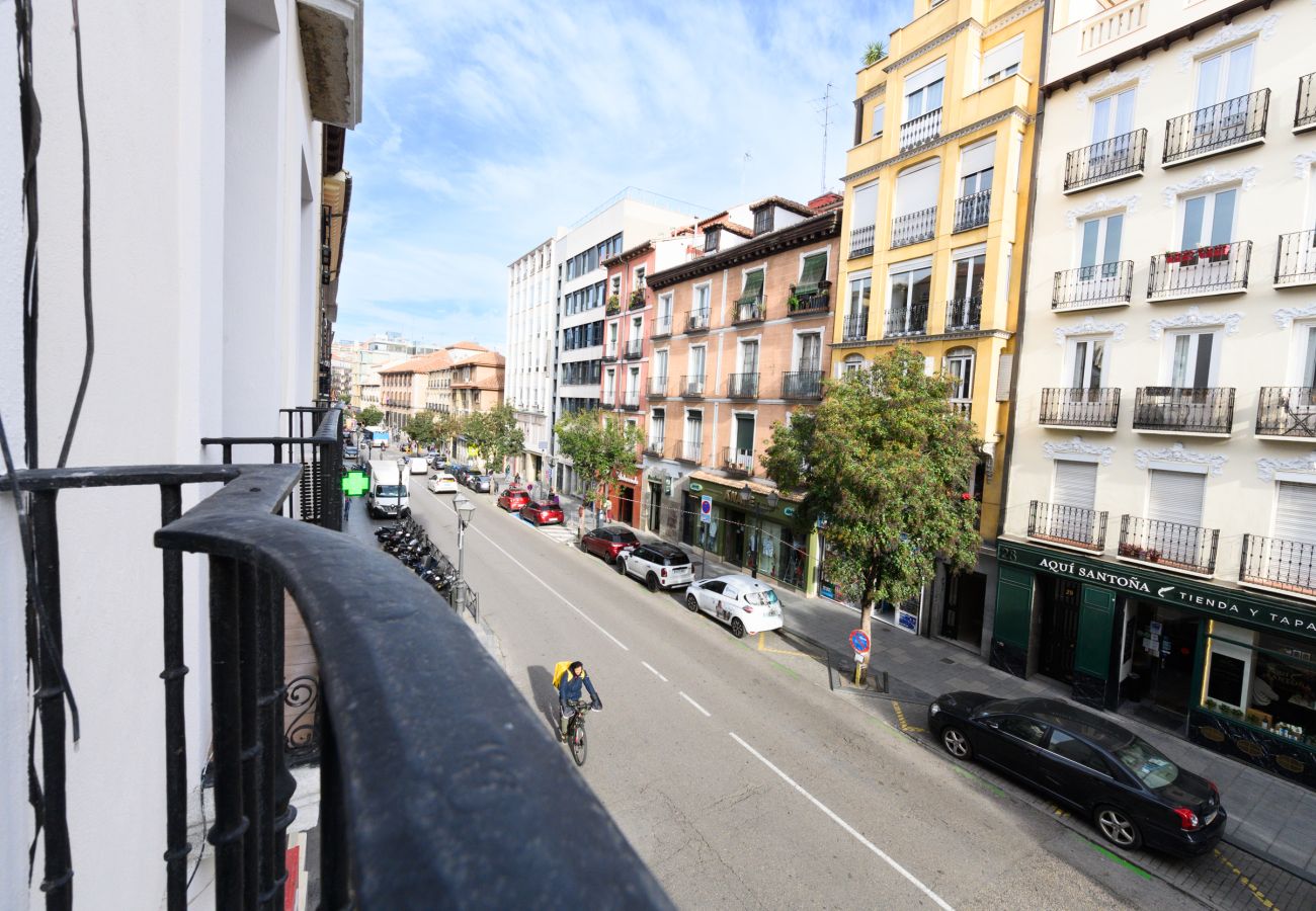 Appartement à Madrid - Élégance et fonctionnalité à San Bernardo : appartement avec salle de bains privative